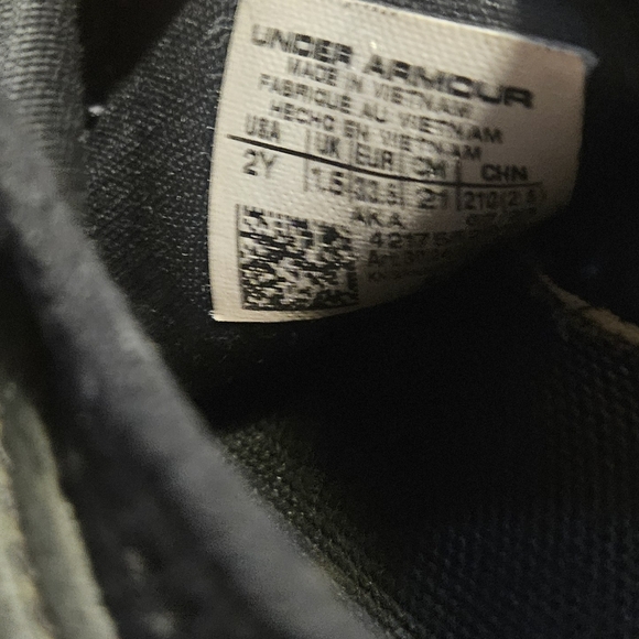 Under armour boys size 2 runplay sneaker - Picture 4 of 4
